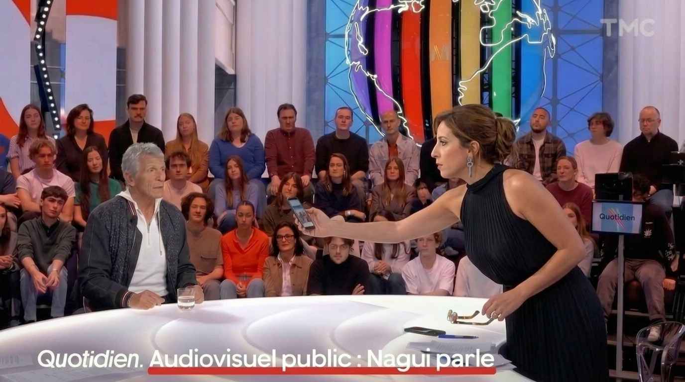 Léa Salamé montre le téléphone de Sophie à Nagui